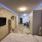 Away From - Cozy And Spacious With Balcony * Bukareszt