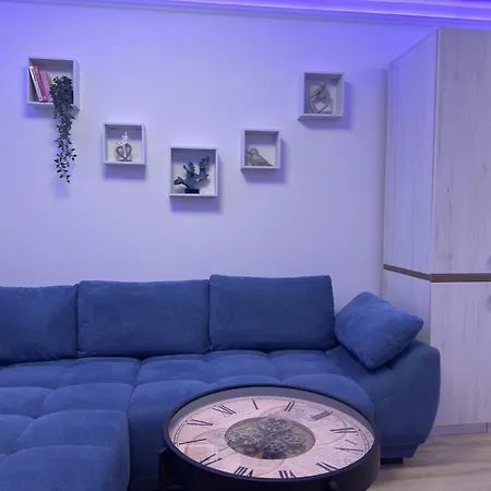 Away From - Cozy And Spacious With Balcony Bukarest