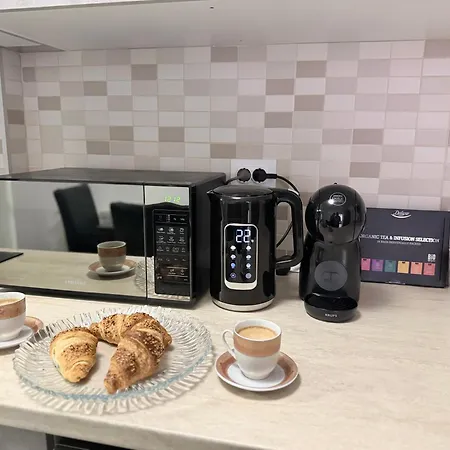 Away From - Cozy And Spacious With Balcony Bukareszt