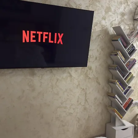 Away From - Cozy And Spacious With Balcony * Bucharest