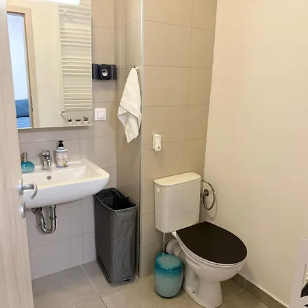 Away From - Cozy And Spacious With Balcony
