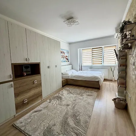 Apartament Away From - Cozy And Spacious With Balcony Bucureşti
