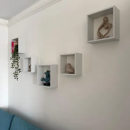 Away From - Cozy And Spacious With Balcony Apartament