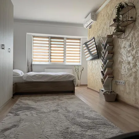 Away From - Cozy And Spacious With Balcony *