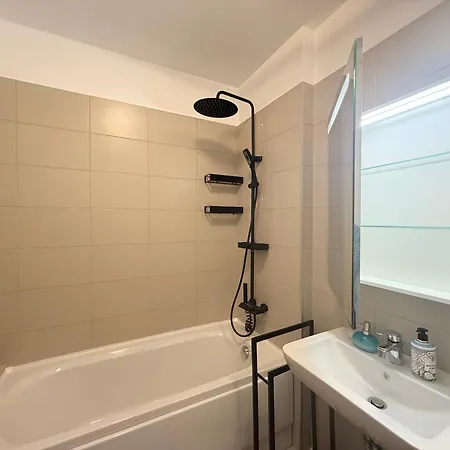 Away From - Cozy And Spacious With Balcony