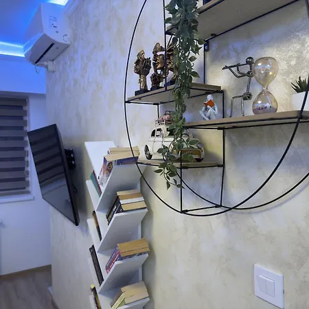 Away From - Cozy And Spacious With Balcony Apartament *