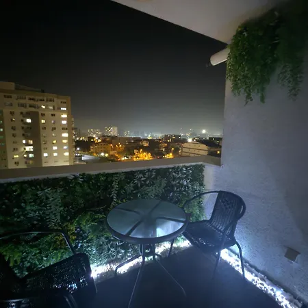 Away From - Cozy And Spacious With Balcony *