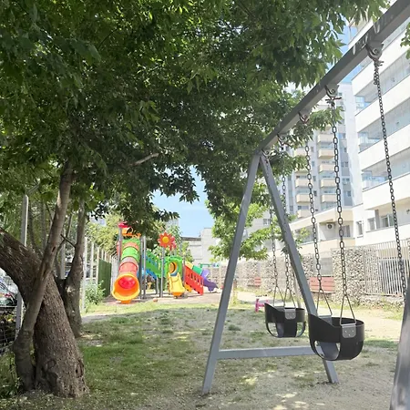 Away From - Cozy And Spacious With Balcony Apartament *