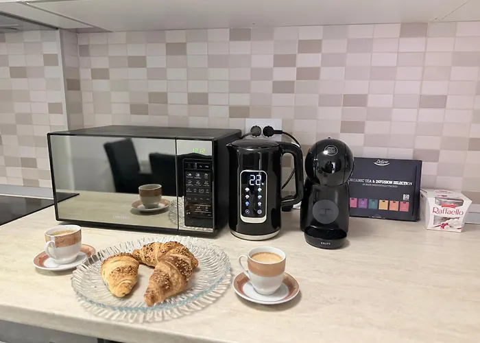 Away From - Cozy And Spacious With Balcony Bukareszt