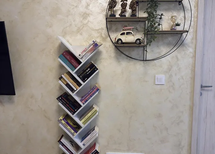 Apartment Away From - Cozy And Spacious With Balcony *