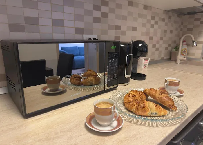 Away From - Cozy And Spacious With Balcony Apartment Bucharest