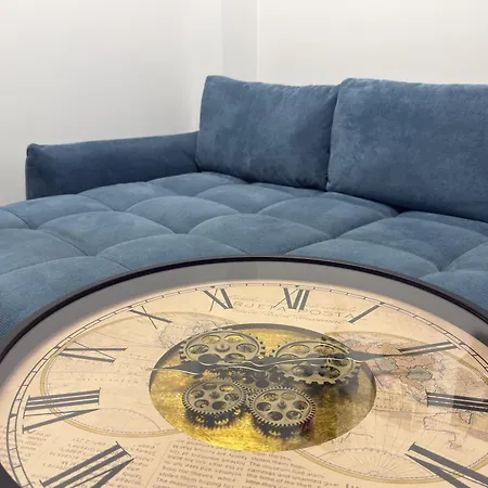 Апартаменти Away From - Cozy And Spacious With Balcony Бухарест