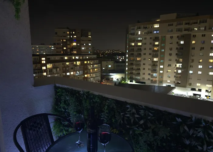 Апартаменти Away From - Cozy And Spacious With Balcony Бухарест